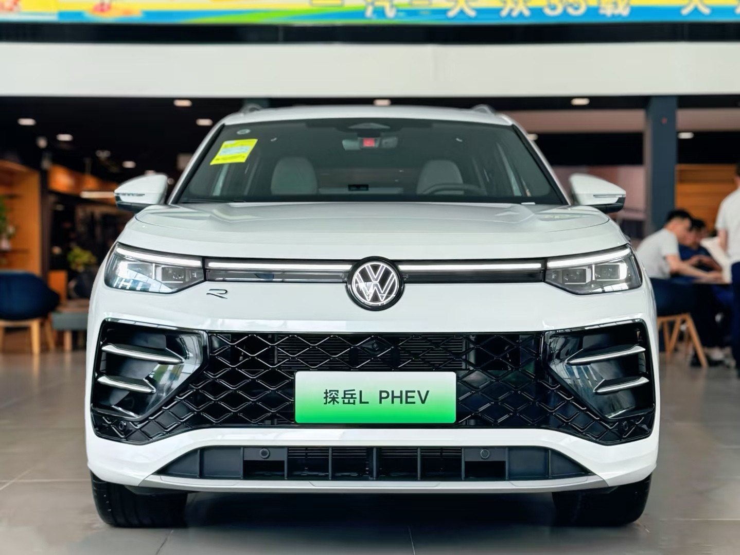 探岳LPHEV｜黄金超混满电出发全新探岳LPHEV，解锁德系插混新体验。搭载黄金2.0超混动动力，1