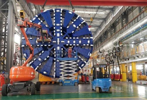 当年那台德国盾构机，修要100万，不修又怕出事，结果中国工程师拆开一看——根本不