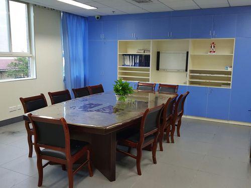 前些日子去医院，碰上个老医生。闲聊几句，我问他，人到中年，怎么才能把精力养回来。