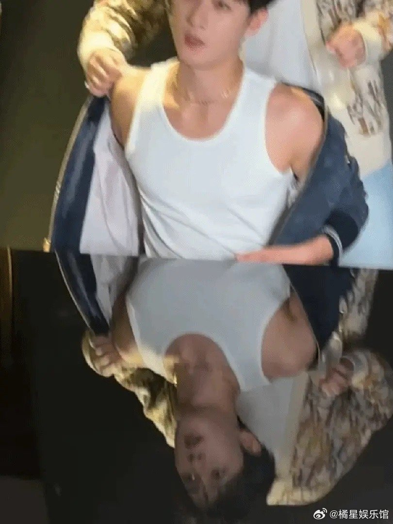 不是，体育生还要垫肩吗