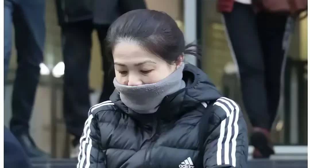 家人们，大无语事件！澳洲一位49岁华裔妈妈，撞见14岁女儿和同龄男友在家