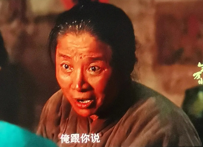 《生万物》这剧中，杨幂，欧豪这两位男，女主角不是演得最好的。迟蓬老师演的大脚妈