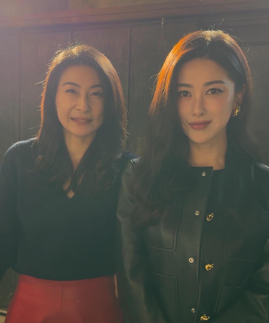 郭晶晶的气质了得，夕阳西下，两位大女主，郭晶晶和朱珠，气质都一等一！朱珠是有学