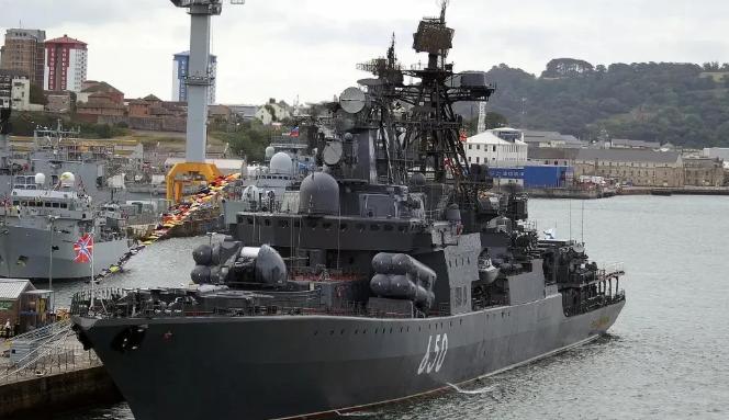 4艘现代级驱逐舰该怎么处理，现在成了一个让我方头疼的问题。只要我们松口，俄罗斯，