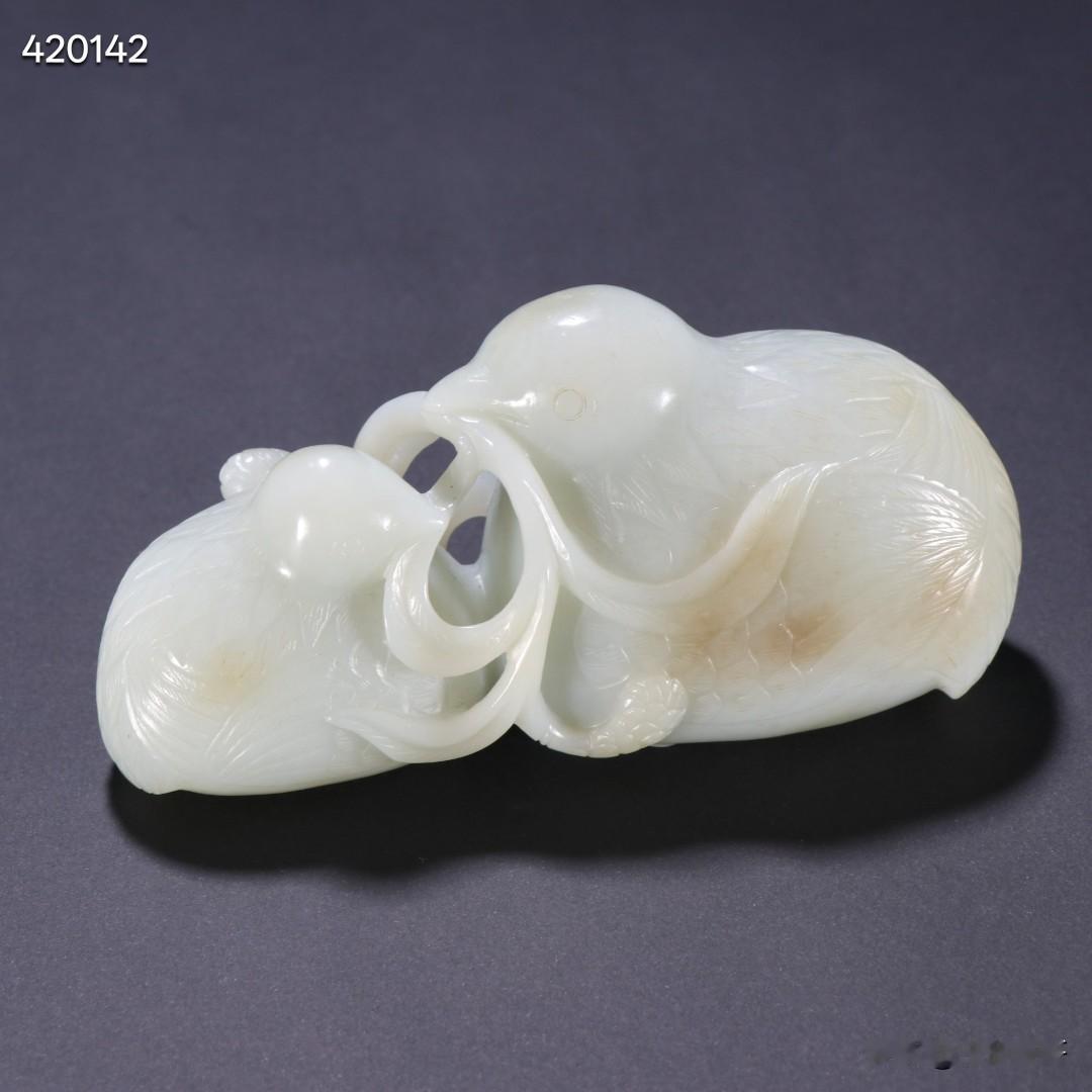 清代和田玉安居乐业摆件。规格：高5.8cm宽12.5cm