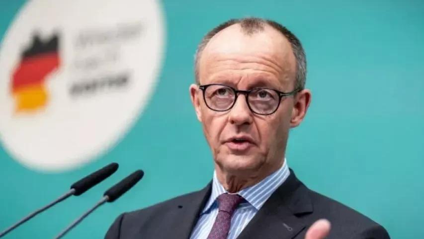 默茨这是在羞辱俄罗斯？德国总理默茨在罗马会议上发表声明，解封俄罗斯资产的条件是
