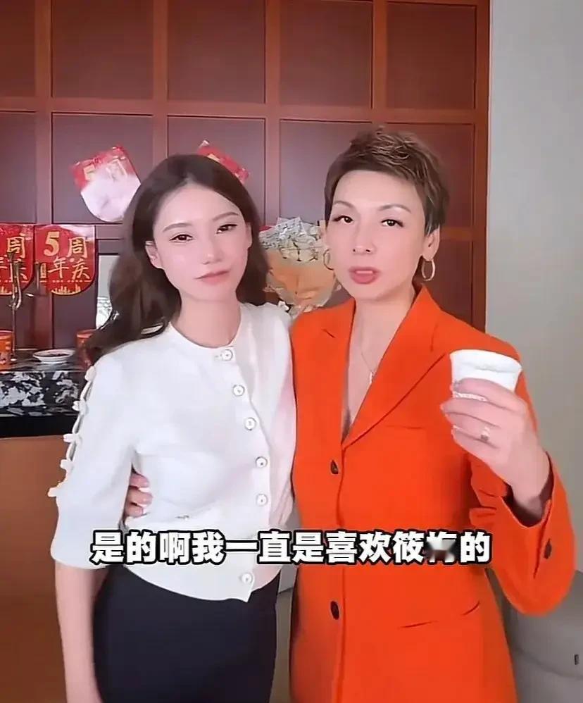 别家总裁官宣二胎上热搜，他家官宣二胎，直接清空了仓库。小汪总夫妇在五周年庆上亮