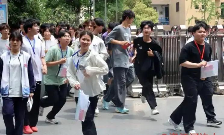 湖南中考数学的难度与高考数学全国一卷如出一辙，容易的容易，难的难出了天际！