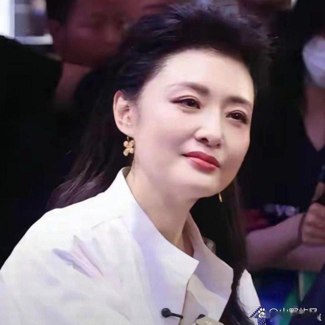 57岁的周涛状态太绝了！岁月沉淀下更显优雅从容，风采丝毫不减～