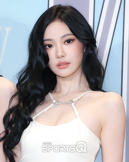 ELLE全阵容官宣宁艺卓确认出席28号ELLE盛典，期待小宁宁美美的红毯🥂​