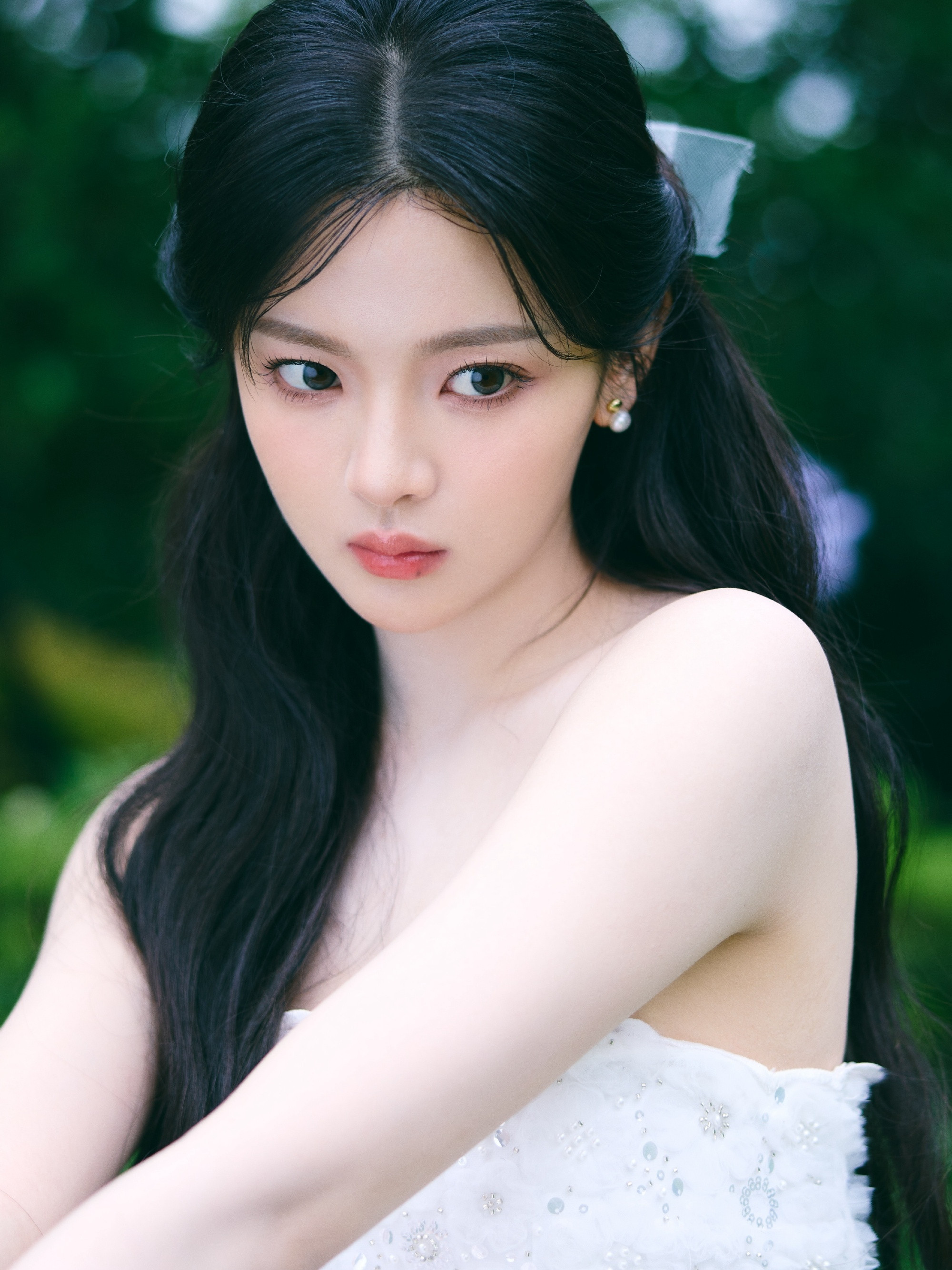 杨超越，白色抹胸礼裙，又甜又美的锦鲤小姐姐​​​