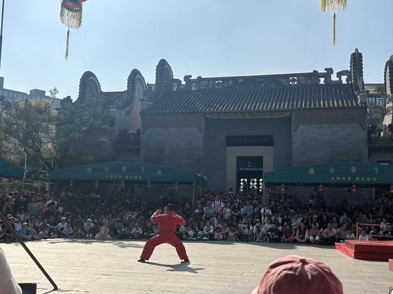 数了下，今年我身边“反向过年”的小伙伴，就有十几个。我一一询问了反向过年的背后原