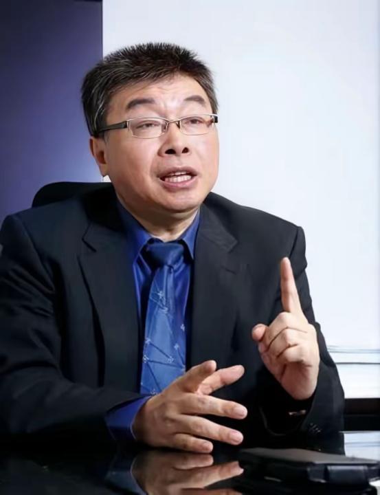 国民党为什么抗拒统一？邱毅教授说了个大实话。他说，国民党要的两岸统一，是当年老