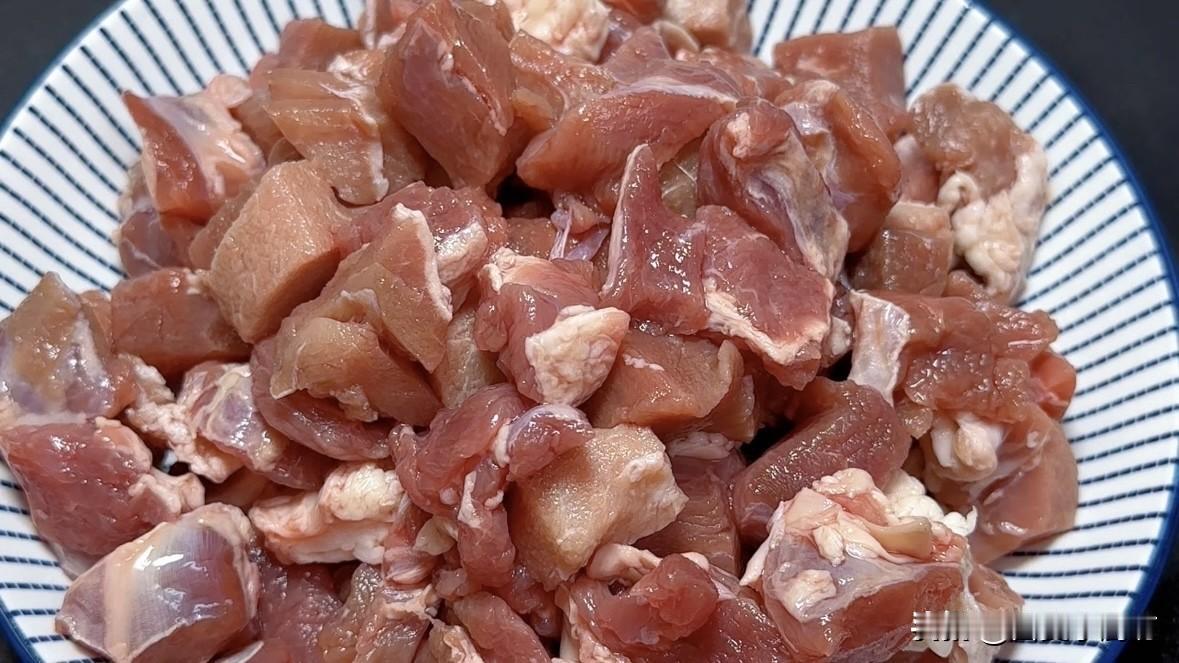 炒瘦肉千万不要直接下锅炒，难怪嚼不动，教你技巧，鲜香又滑嫩！不管炒什么瘦肉，千