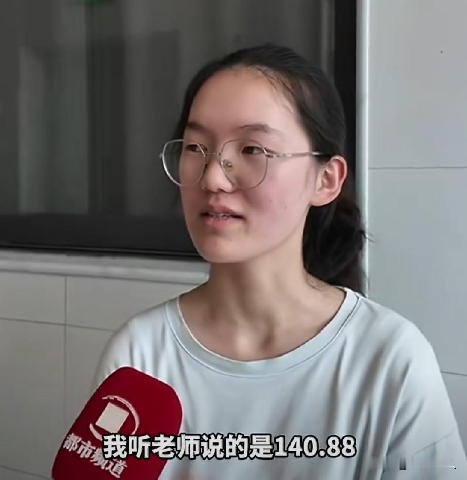 韩雅平考了699分，放弃北大，选了清华卓越医师班。网上一片“为她好”的声音：你妈