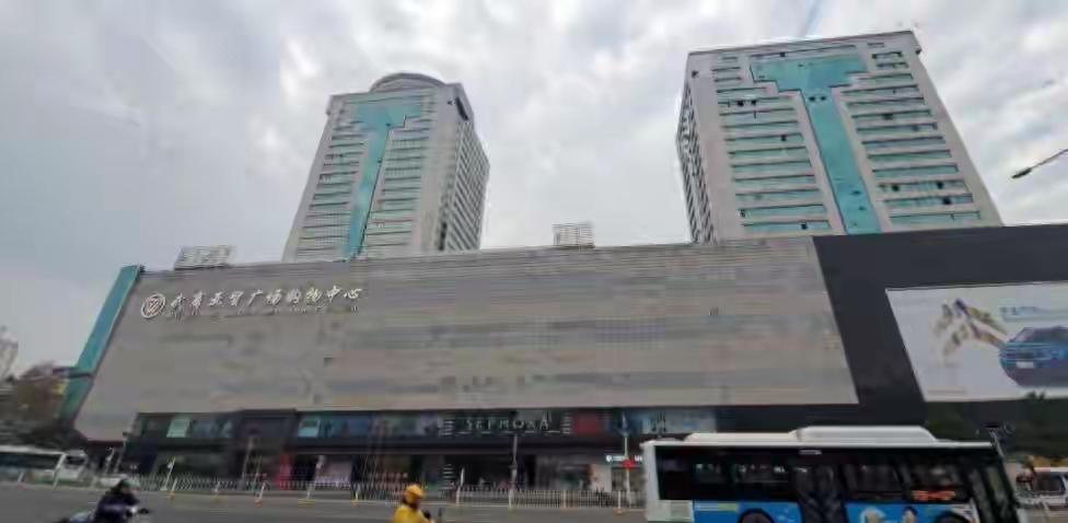 商场关店11万家！不是不爱逛，是它们太“无聊”商场圈迎来闭店潮。北京百盛、