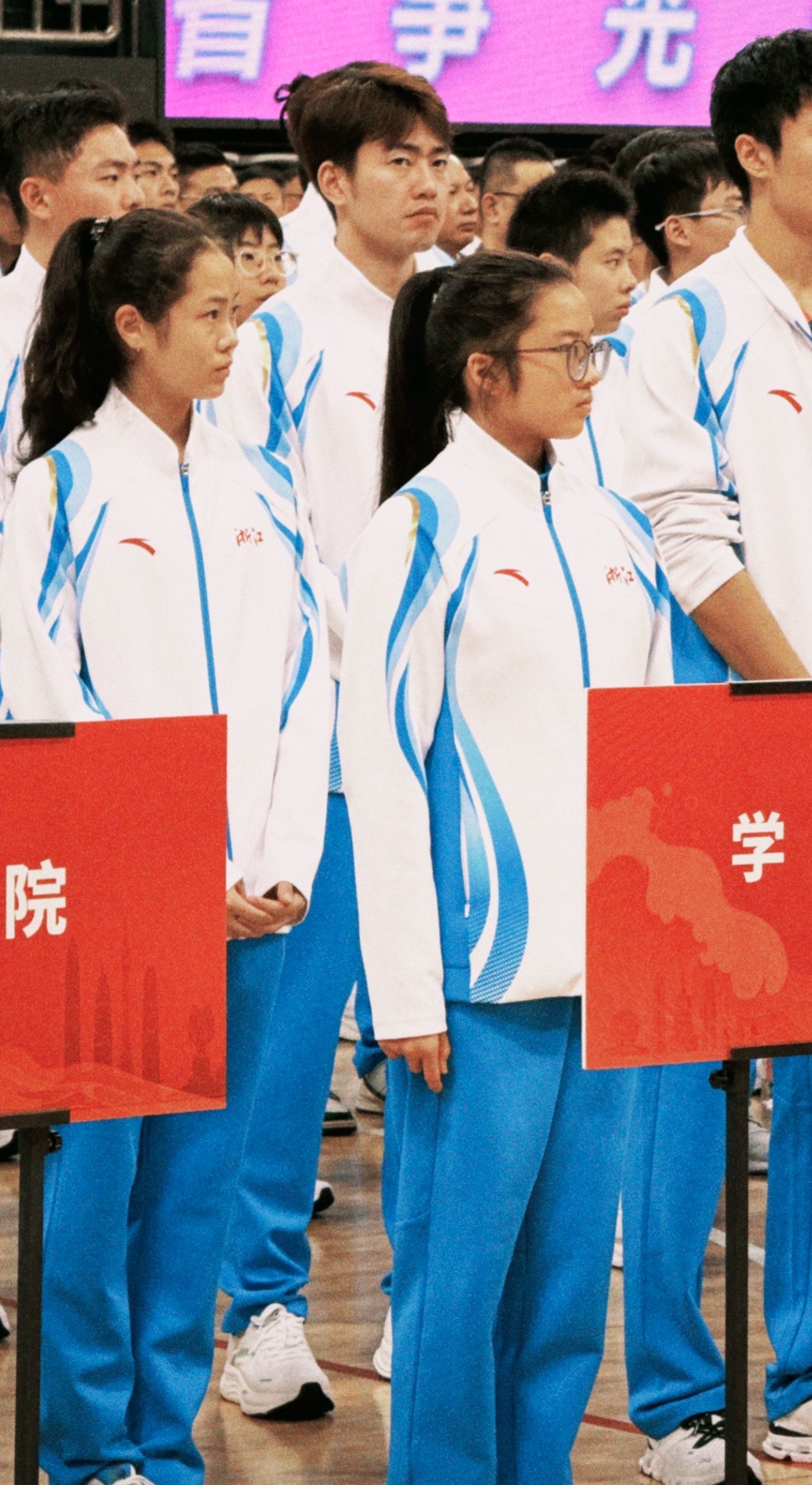 小哥哥怎么又撅着鸭子嘴呀​​​