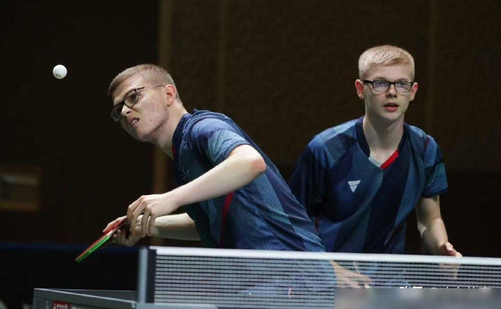 别再吹什么国乒严谨了。我告诉你，王励勤根本不是在针对松岛辉空，他是在给自己亲手养