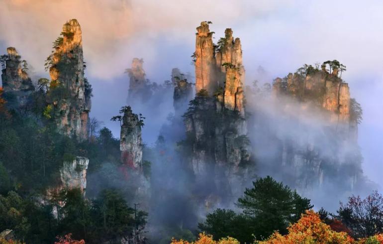 中国十大自然景观排行榜中国幅员辽阔，地质地貌多样，从雪域高原到江南水乡，从茫