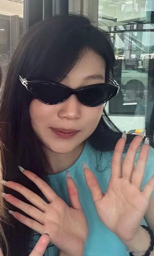 韩国机场偶遇小沈阳女儿韩国机场偶遇沈佳润韩国机场偶遇小沈阳女儿，太像爸爸了​