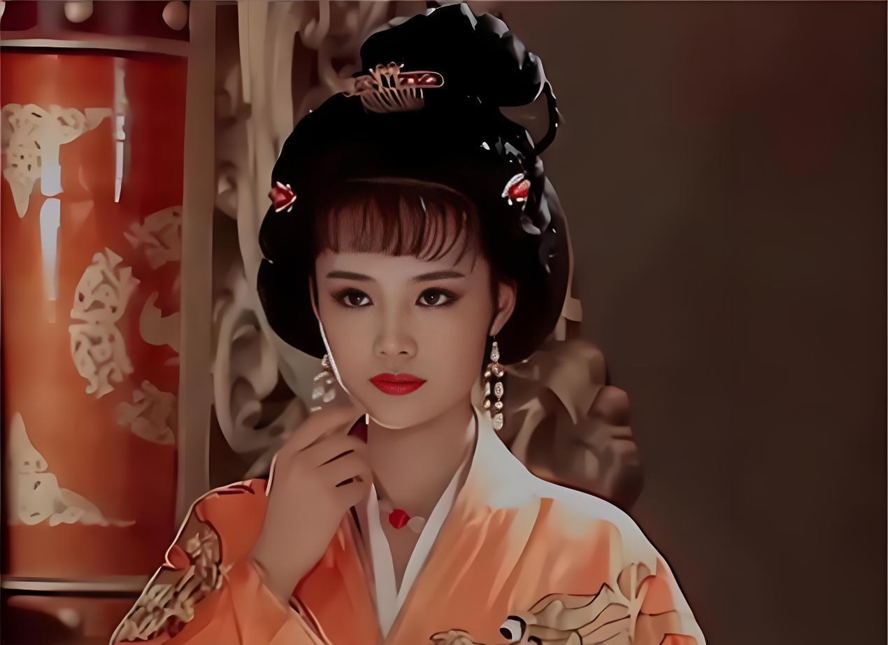 李隆基杀上官婉儿，出手极快，一刀封喉，政变刚结束，宫里血气未散，他就派人闯进上官