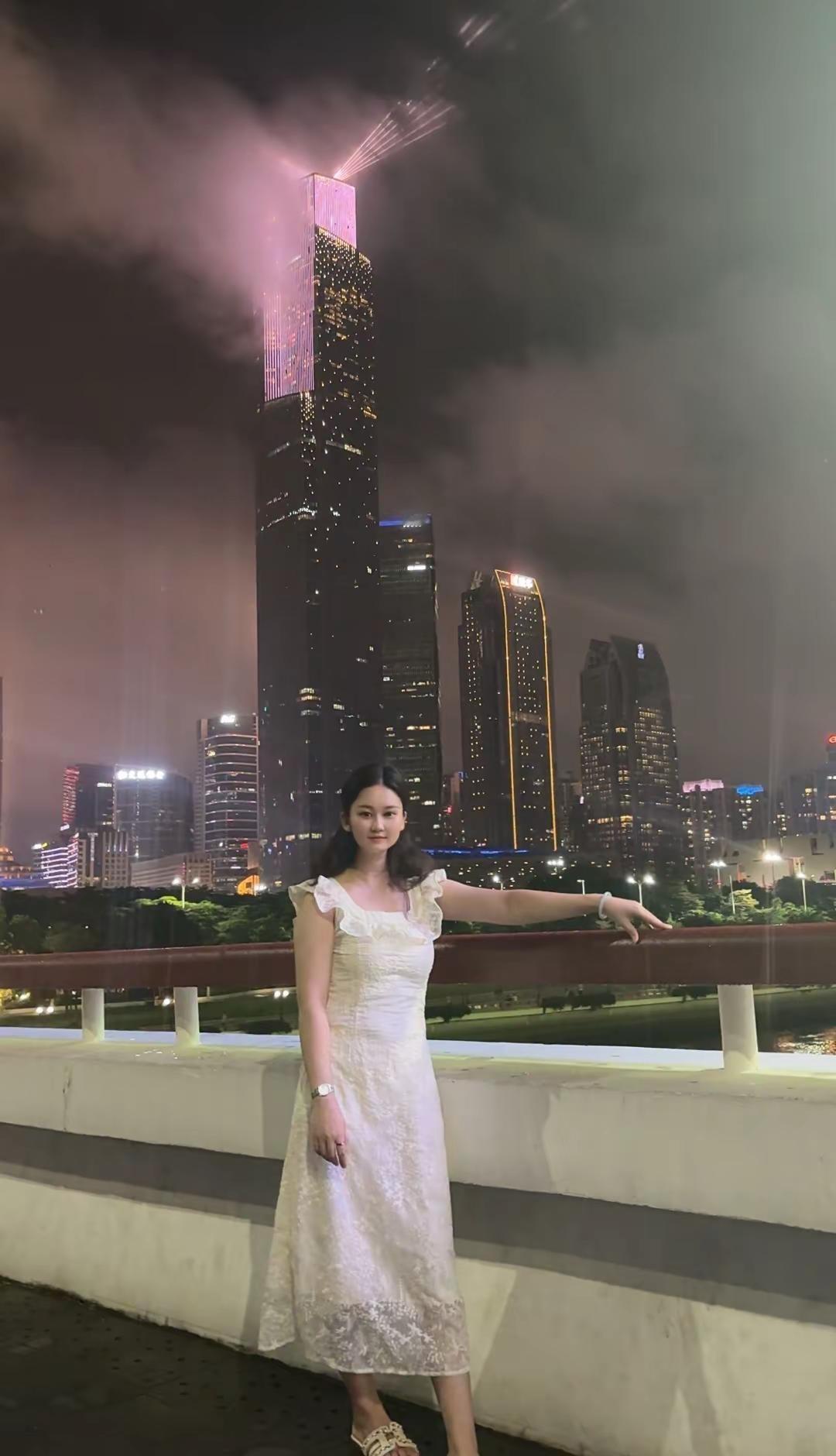 📍𝗚𝘂𝗻𝗴𝘇𝗵𝗼𝘂｜广州塔🗼总要去趟广州吧，看看夜晚的广州