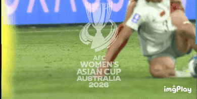 陈巧珠这个护球动作完美地诠释了中国女足被称为“铿锵玫瑰”的含义——不抛弃，不放弃