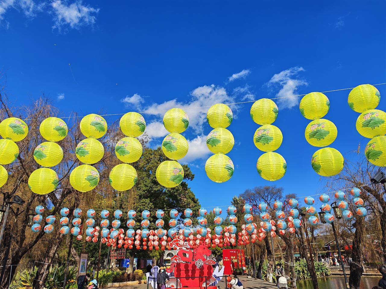 【最好的养生是多挣钱、少生气】老家一位89岁的老中医现在还在坐诊，年轻时他当过赤