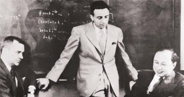 56年钱学森参加国宴却找不到座位，毛主席：你的名字被我划掉了1956年，刚从