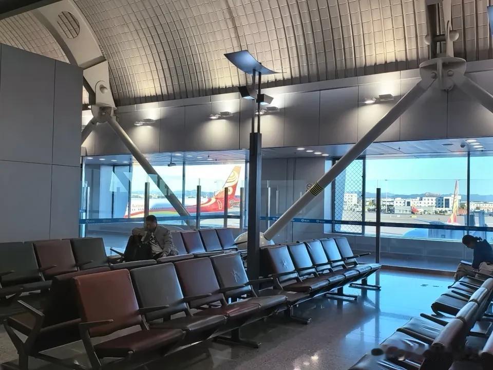 如何察觉和应对可能的监听与监视。不知道您有没有过这样的感觉：老觉得有人在背后