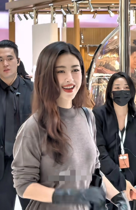 朱珠有一张独特的魅力和气质，不是所谓的美女就能比拟的