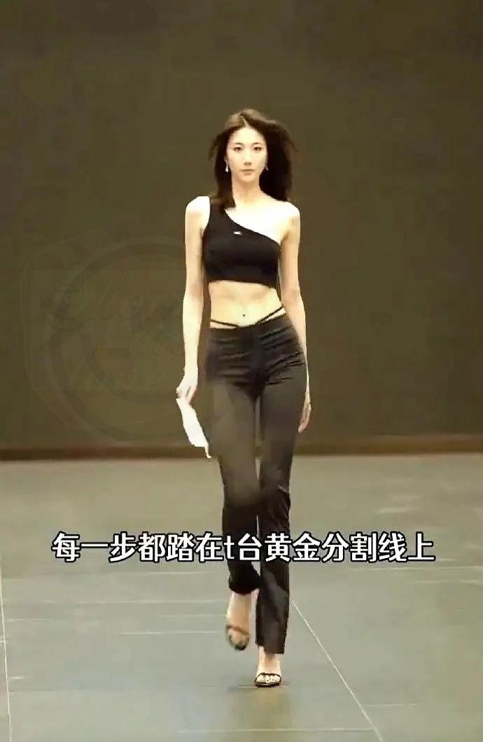 刘涛女儿14岁了，照片一出来，网友都说这孩子有气质。不是靠颜值圈粉，是真看得