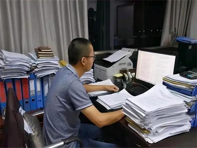 说说身边公务员满30年以上工龄提前退休的情况。近些年，身边满三十