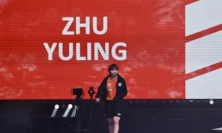 朱雨玲这是怎么了打球就打球还去签了一个日本俱乐部也不知道什么意思？不过前一