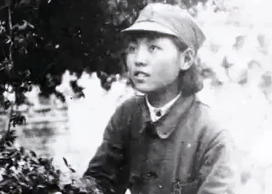 1942年，旅顺港口，一群女人刚下火车，便被日本军抢到了军营中折磨。而军营中的劳