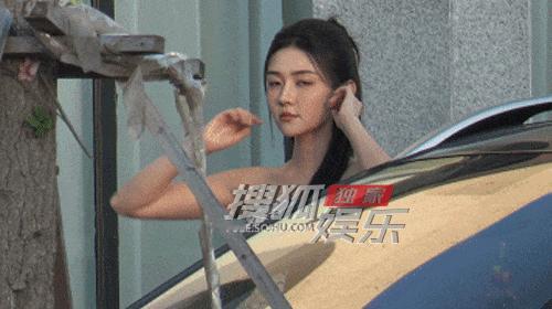 梁洁最新路透状态依旧美美的很安心😌国泰民安的长相好大气​​​