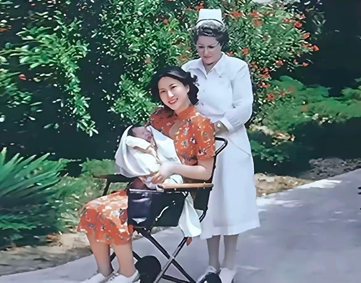 这是钱学森为妻子蒋英、女儿钱永真的真实瞬间，都看看吧，这画面温馨有爱，值得我们去