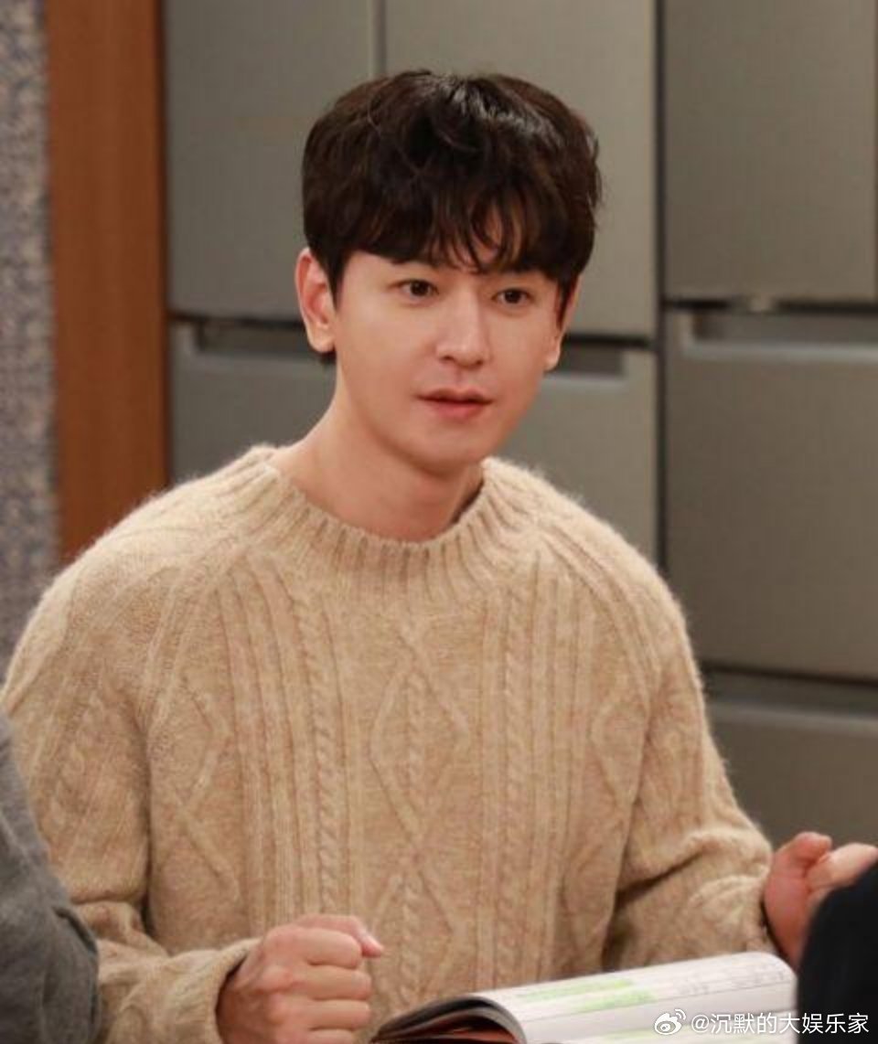 林周焕目前隶属于由好友车太铉、赵寅成创立的BaseCampCompany。对