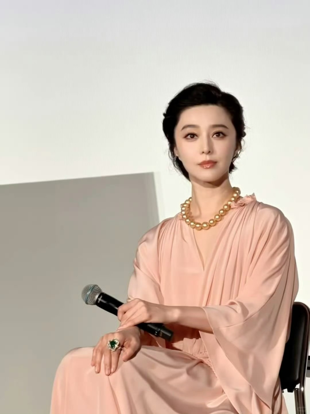 冰冰女神又来上演珠宝消失术了…​​​