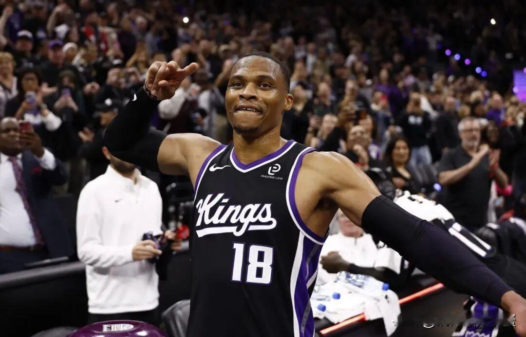 国王球星威斯布鲁克真是占着茅坑不拉屎！在今天国王主场迎战森林狼的上半场比赛中，威