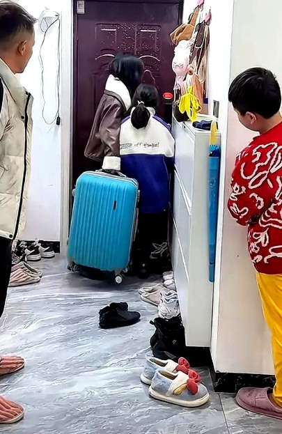 女子长期遭受丈夫的家庭暴力，却因孩子而一直默默忍受。女子问14岁的儿子：“你