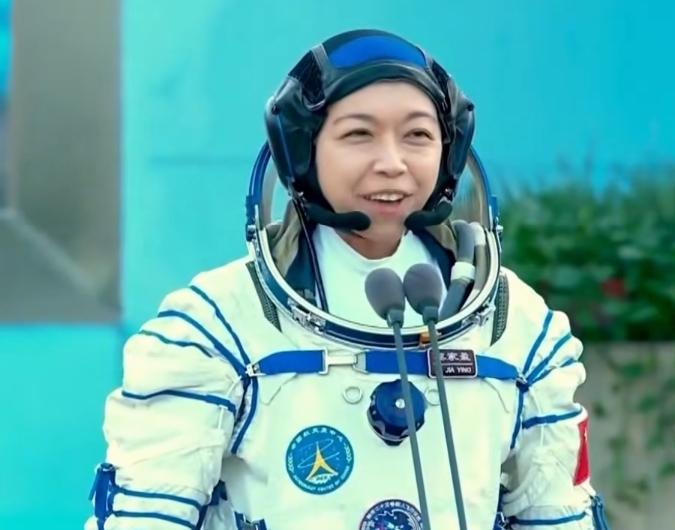 神舟二十三号黎家盈太戳人了！把自己比作“大蜜蜂”，说自己天生爱拼、更爱跟团队并肩