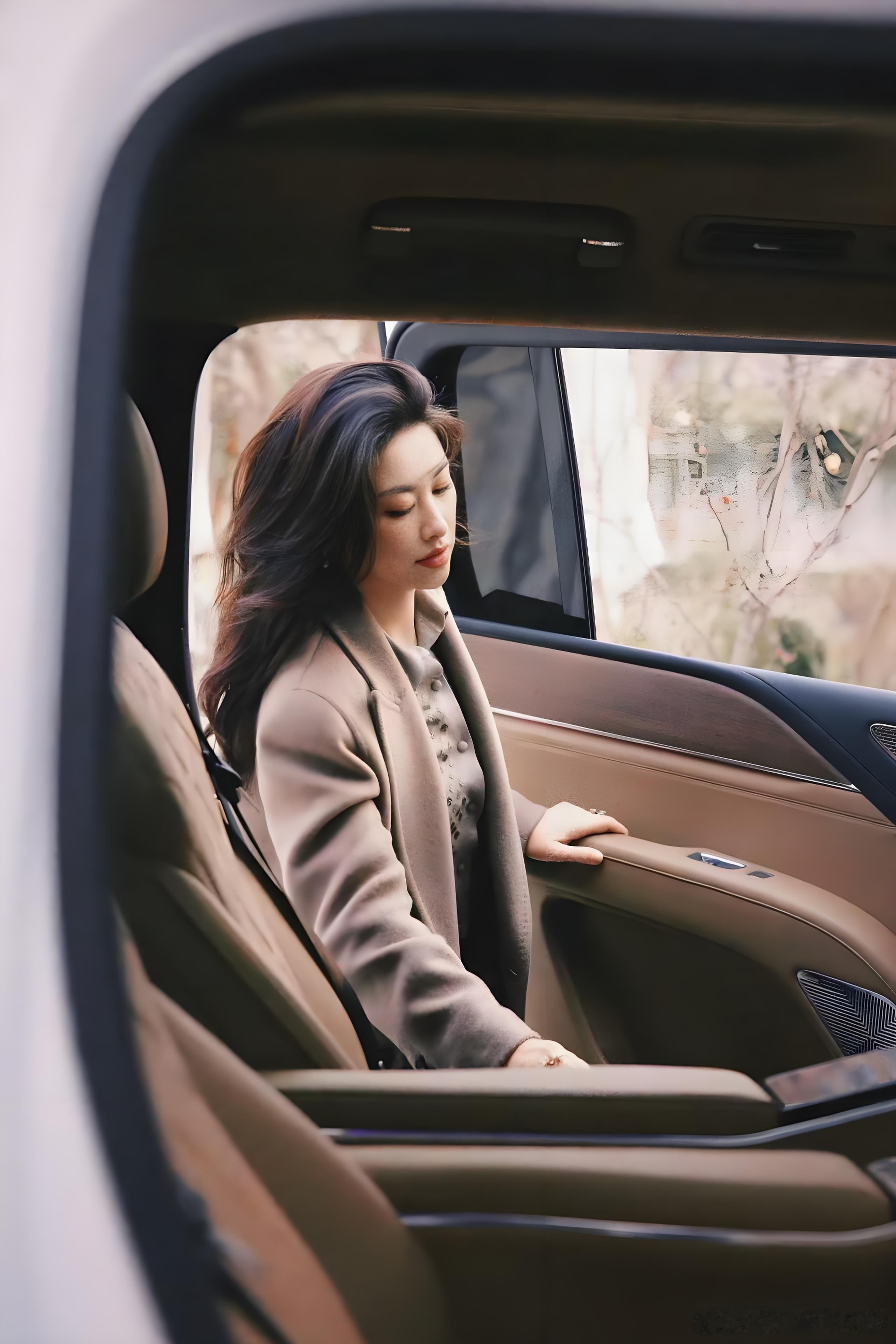 仰望u8l出息啦朱珠的座驾竟然是它