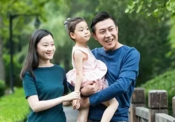 北京昌平，女子结婚后嫌弃丈夫，竟抛下5个月女儿一走了之。女孩被奶奶和父亲带大。万