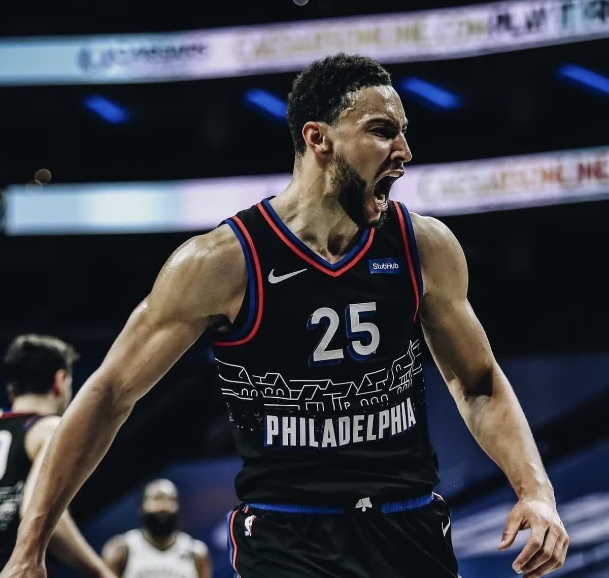 NBA最离谱合同终于到期了！躺赚五年1.7亿的球星，如今竟被四支球队疯抢？！