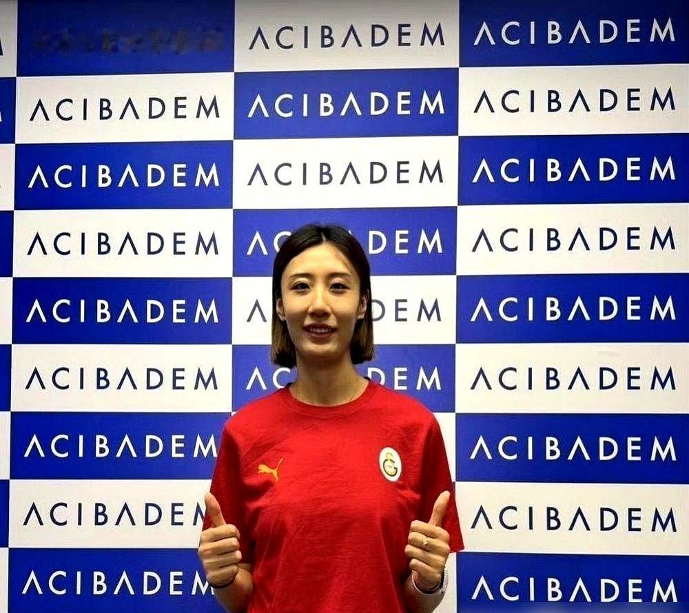中国女排国家队快走空了，主力加替补全往外跑。庄宇珊10月2号刚穿上戈兹泰佩的训练服，4号直接首发打土