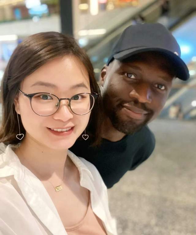 现在越来越多中国姑娘嫁给黑人，可她们了解黑人很多国家实行一夫多妻制吗？有些姑娘是不是幻想能成为浪漫爱