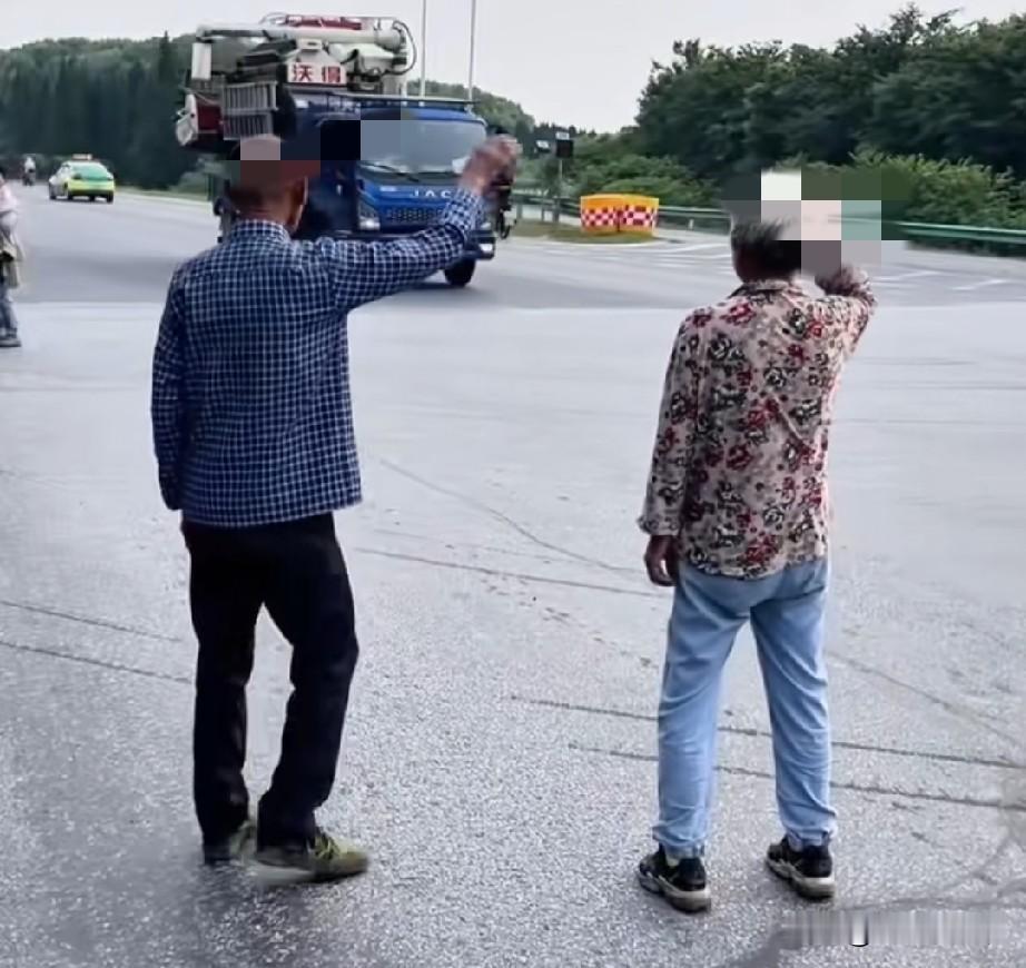 湖北部分地区发生的收割机事件再次说明，未来农村大规模机械化运作是大趋势上个周末