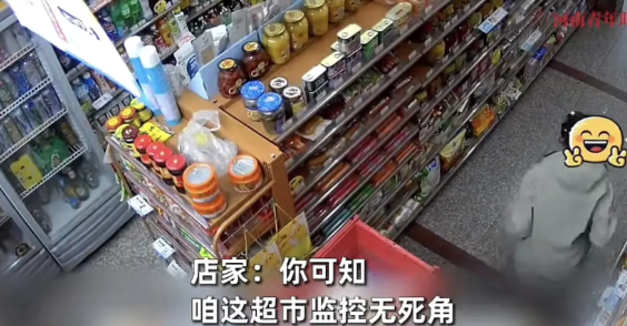 太无语！内蒙古，一男子偷偷摸摸进入无人超市，老板通过监控查看，还以为对方是来偷东