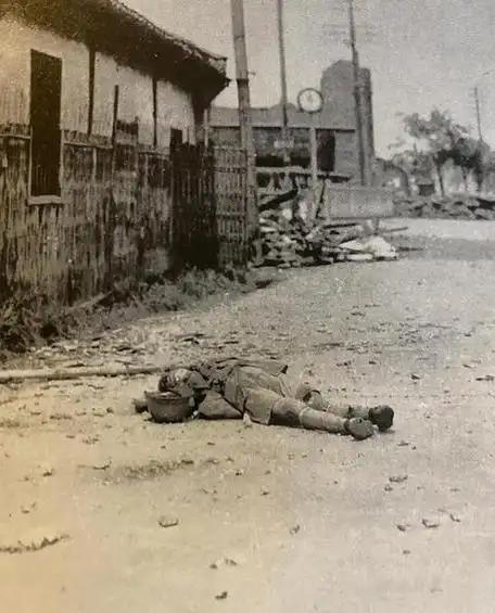 1945年8月，日军宣布投降后，11名日军逃到了辽宁太平房火车站躲避，没想到的是